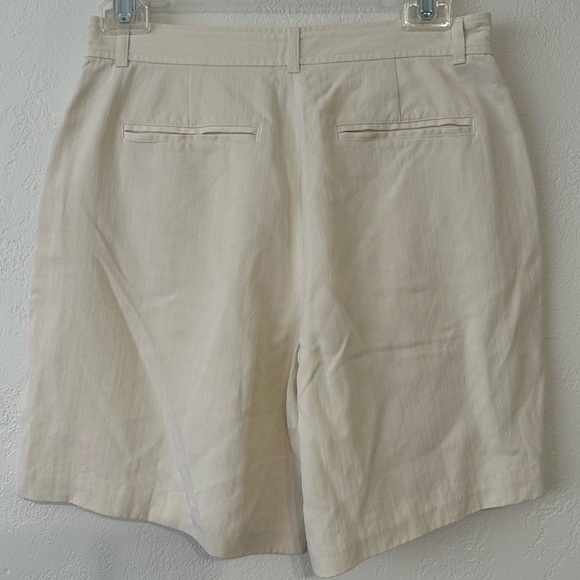 Vintage Tommy Bahama Silk Bermuda Shorts Jorts Cream size US 4 Pleated - Picture 2 of 8